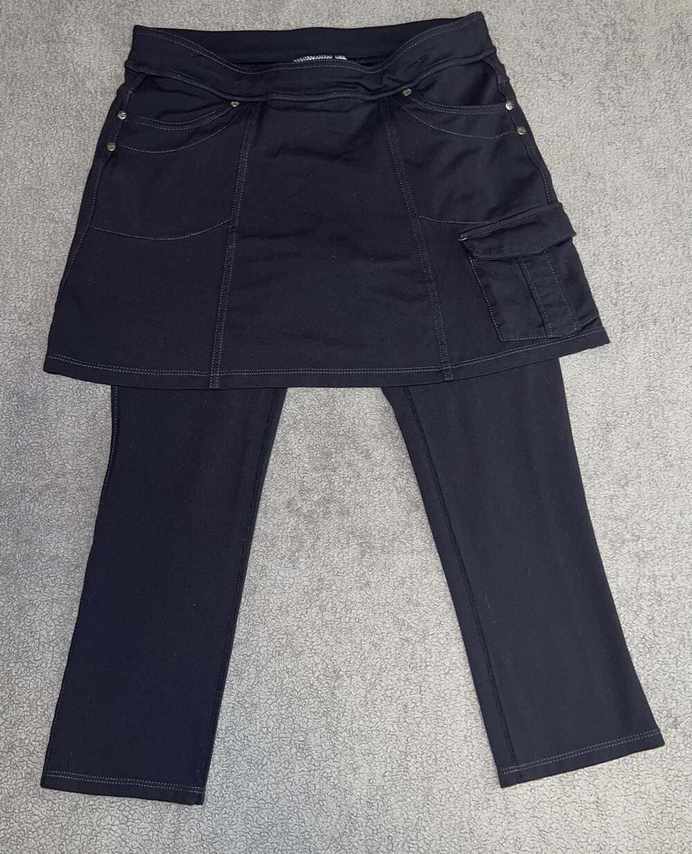 Athleta Bettona 2-in-1 Skirted Capri Leggings with Pockets Black S